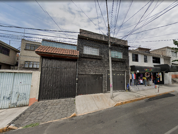 Casa con 3 habitaciones y cerca de Plaza Gran Sur, Coyoacán, CDMX.