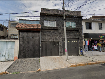 Casa con 3 habitaciones y cerca de Plaza Gran Sur, Coyoacán, CDMX.