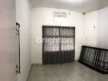 BALIKPAPAN, RUMAH BORNEO PARADISO (A323)