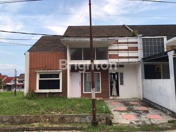 BALIKPAPAN, RUMAH BORNEO PARADISO (A323)