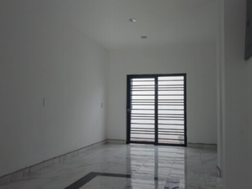 CASA DE ENTREGA INMEDIATA EN AV. DE LAS TORRES, ESQ. CALLE CAPIRE, APATZINGAN, HDA. DE PALMAR, MICHOACAN