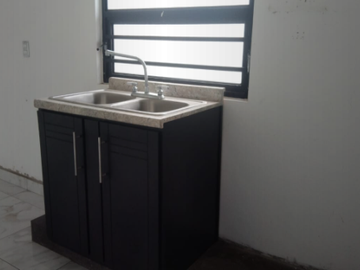 CASA DE ENTREGA INMEDIATA EN AV. DE LAS TORRES, ESQ. CALLE CAPIRE, APATZINGAN, HDA. DE PALMAR, MICHOACAN