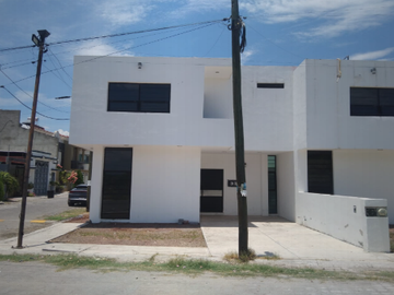 CASA DE ENTREGA INMEDIATA EN AV. DE LAS TORRES, ESQ. CALLE CAPIRE, APATZINGAN, HDA. DE PALMAR, MICHOACAN