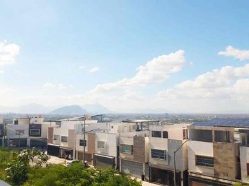 Casa en Venta en Galerías de Camino Real nueva a estrenar