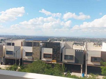 Casa en Venta en Galerías de Camino Real nueva a estrenar