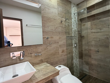 DÚPLEX REMODELADO EN VENTA EN EL BATÁN – 180 m² + TERRAZA PRIVADA DE 14 m² | AMPLITUD, ELEGANCIA Y EXCELENTE UBICACIÓN