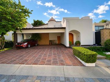 Casa en Venta con Vista al Campo de Golf en La Vista Country Club