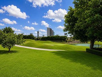 Casa en Venta con Vista al Campo de Golf en La Vista Country Club