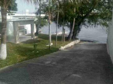 DEPARTAMENTO AMUEBLADO DE 3 RECÁMARAS, CLIMATIZADO Y CON EMBARCADERO, A MEDIA CUADRA DEL ZÓCALO DE BOCA DEL RÍO, VERACRUZ.