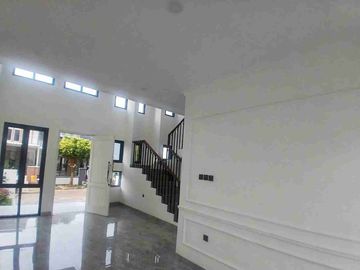 Miliki Segera!!! Hunian Mewah Dalam Kawasan Old Money Bebas Biaya Tambahan: Free AC, PPN, BPHTB, SHM & Subsidi KPR