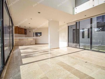Casa en venta en privada Lomas del Pedregal, SLP