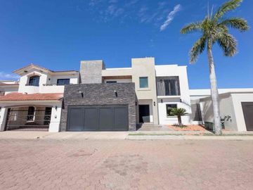 CASA EN VENTA EN RAQUET CLUB