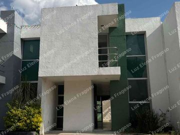 casa en venta Villa contemporánea Hilario Medina