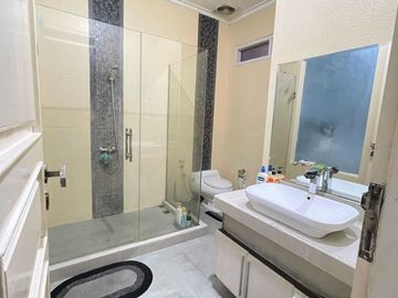 Rumah mewah 2 lantai dalam cluster batununggal indah bandung kota