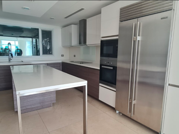 3 bedroom unit for rent at Two Roxas Triangle