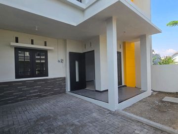 Rumah 2 Lantai Siap Huni Dekat Pakuwon Mall Solo Baru