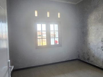Rumah 2 Lantai Siap Huni Dekat Pakuwon Mall Solo Baru