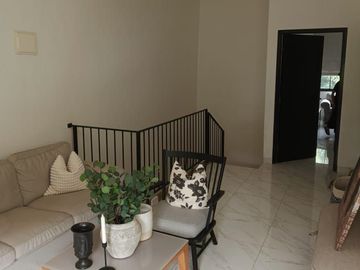DIJUAL RUMAH 3 LANTAI FULL FURNISH DI CLUSTER NEO CATALONIA BSD CITY (HRB186)