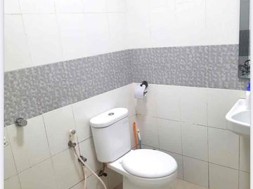 DI JUAL
RUMAH TINGGAL
SHM
Harga : 3 M

* Luas Tanah         : 208 m²
* Luas bangunan  : 160 m²
* 2 lantai
* 3 kamar tidur
* 3 kamar mandi 
* 1 ruang keluarga di lantai atas
* Ruang Tamu
* Ruang makan
* Dapur
* Gudang
* Musola
* Ruang cuci dan jemur 
* taman belakang
* Air PDAM 
* Listrik 6600 watt
* AC 7 unit
* full furniture

Cluster Taman Yunani  kawasan Argenia Sentul city.