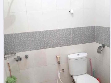 DI JUAL
RUMAH TINGGAL
SHM
Harga : 3 M

* Luas Tanah         : 208 m²
* Luas bangunan  : 160 m²
* 2 lantai
* 3 kamar tidur
* 3 kamar mandi 
* 1 ruang keluarga di lantai atas
* Ruang Tamu
* Ruang makan
* Dapur
* Gudang
* Musola
* Ruang cuci dan jemur 
* taman belakang
* Air PDAM 
* Listrik 6600 watt
* AC 7 unit
* full furniture

Cluster Taman Yunani  kawasan Argenia Sentul city.