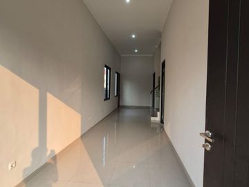 Rumah 2 Lantai Baru Gress SHM di Mulyosari Utara
