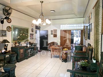 Rumah Komersial Halaman Luas Cocok Usaha Cafe & Resto & Kantor di Pusat Kota