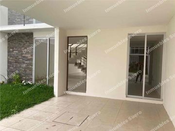 Hermosa casa moderna y con recámara en planta baja