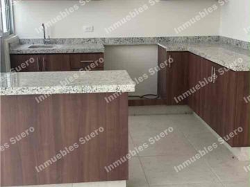 Preciosa y con inigualable ubicación, recámara en planta baja