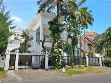 Rumah Lux Jalan Utama Perumahan Araya Boulevard Luas 866 m2