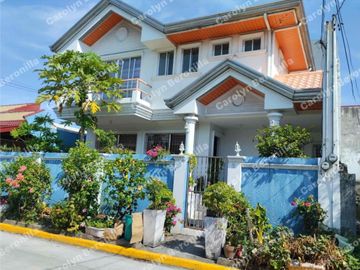 HOUSE AND LOT FOR SALE w/ INCOME GENERATING