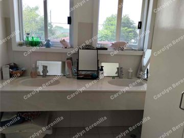 HOUSE AND LOT FOR SALE w/ INCOME GENERATING