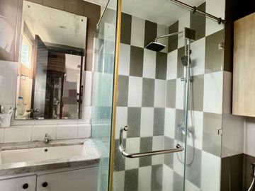 Hot Deal. For Sale, Apartemen Aspen Tower B, 3BR Hunian Nyaman, Siap Huni Harga Hanya Rp 1,4 M