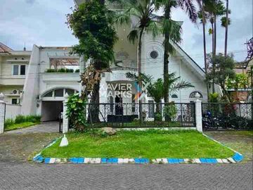 rumah mewah private pool di Boulevard pbi araya blimbing malang