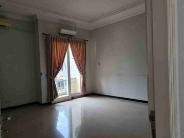 Jual Rumah di jl boulevard Tmn Gapura, Citraland dekat G WALK & new Radial Road
