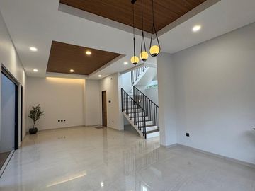 No Cobroke. Dijual Rumah Minimalis Dengan Desain Modern di Kencana Loka BSD