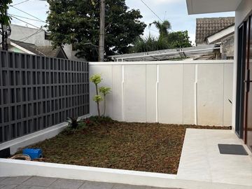 No Cobroke. Dijual Rumah Minimalis Dengan Desain Modern di Kencana Loka BSD