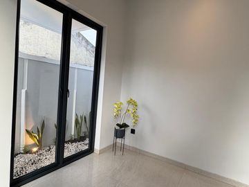 No Cobroke. Dijual Rumah Minimalis Dengan Desain Modern di Kencana Loka BSD