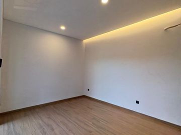 No Cobroke. Dijual Rumah Minimalis Dengan Desain Modern di Kencana Loka BSD