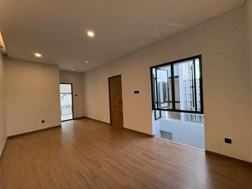 No Cobroke. Dijual Rumah Minimalis Dengan Desain Modern di Kencana Loka BSD
