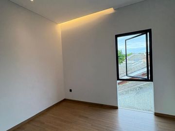 No Cobroke. Dijual Rumah Minimalis Dengan Desain Modern di Kencana Loka BSD