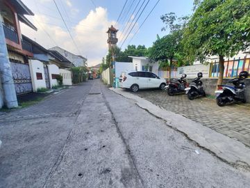 LT 185 TIMOHO RUMAH KOST 8 KT MUJA-MUJU UMBULHARJO DEKAT BACIRO, BALAIKOTA BALKOT, MANDALA KRIDA, UIN, SGM, KUSUMANEGARA, APMD, ZONASI SMAN 8 SMA 3 YK