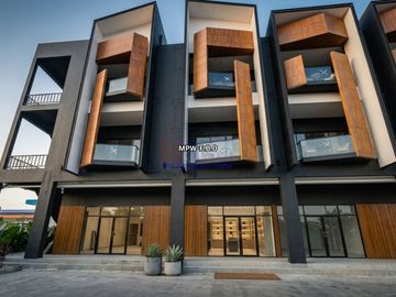 RUKO HOOK 3 LANTAI View Laut – MARCS BOULEVARD PASIR PUTIH