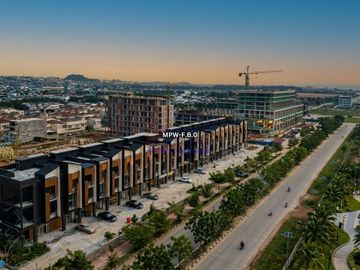 RUKO HOOK 3 LANTAI View Laut – MARCS BOULEVARD PASIR PUTIH