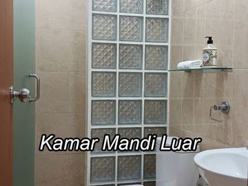 Sewa Rumah Untuk Usaha dengan 4 Ruangan Besar Cocok untuk Butik, Kursus dll.