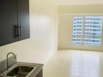 ONE BEDROOM MOVE IN RFO 300K DOWNPAYMENT IN MANDALUYONG Prime Locations Pioneer Woodlands Near BGC, ORTIGAS CBD, THE MEDICAL CITY AND PET FRIENDLY
