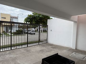 CASA AMUEBLADA EN RENTA EN FRACCIONAMIENTO LOS MEDANOS
