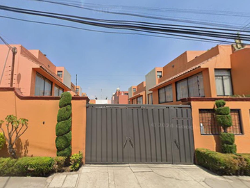 Casa en Venta en Col. Coapa Villa Quietud, Coyoacán