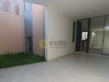TU MEJOR INVERSIÓN EMPIEZA AQUÍ! CASA MODERNA FRENTE A PARQUE EN MIRAFLORES COUNTRY CLUB