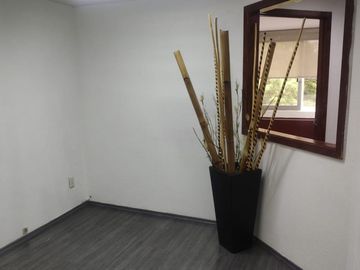 Oficina en Renta o Venta en Insurgentes 6C/1E - 2 Bodegas - Sala de juntas-130m2