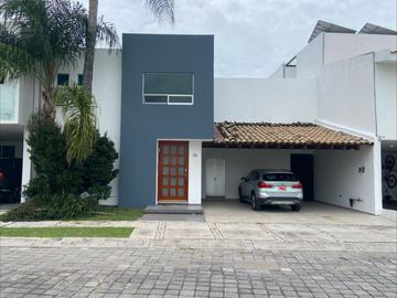 CASA EN RENTA FRACC VISTA REAL ZONA ANGELOPOLIS
